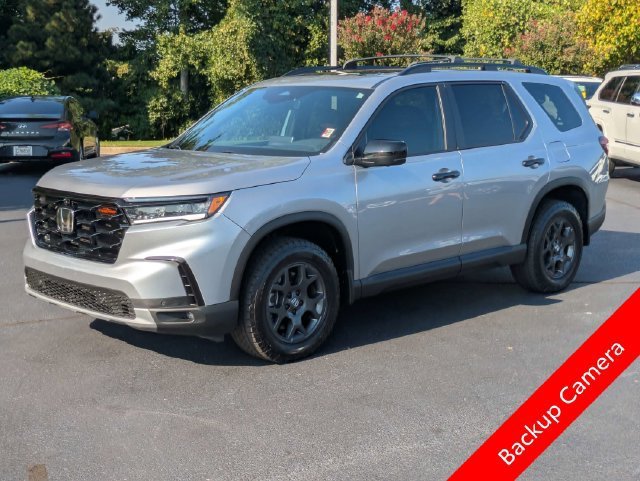 Used 2025 Honda Pilot TrailSport image 8
