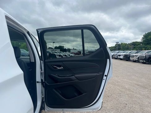 Used 2021 Chevrolet Traverse RS FWD image 34