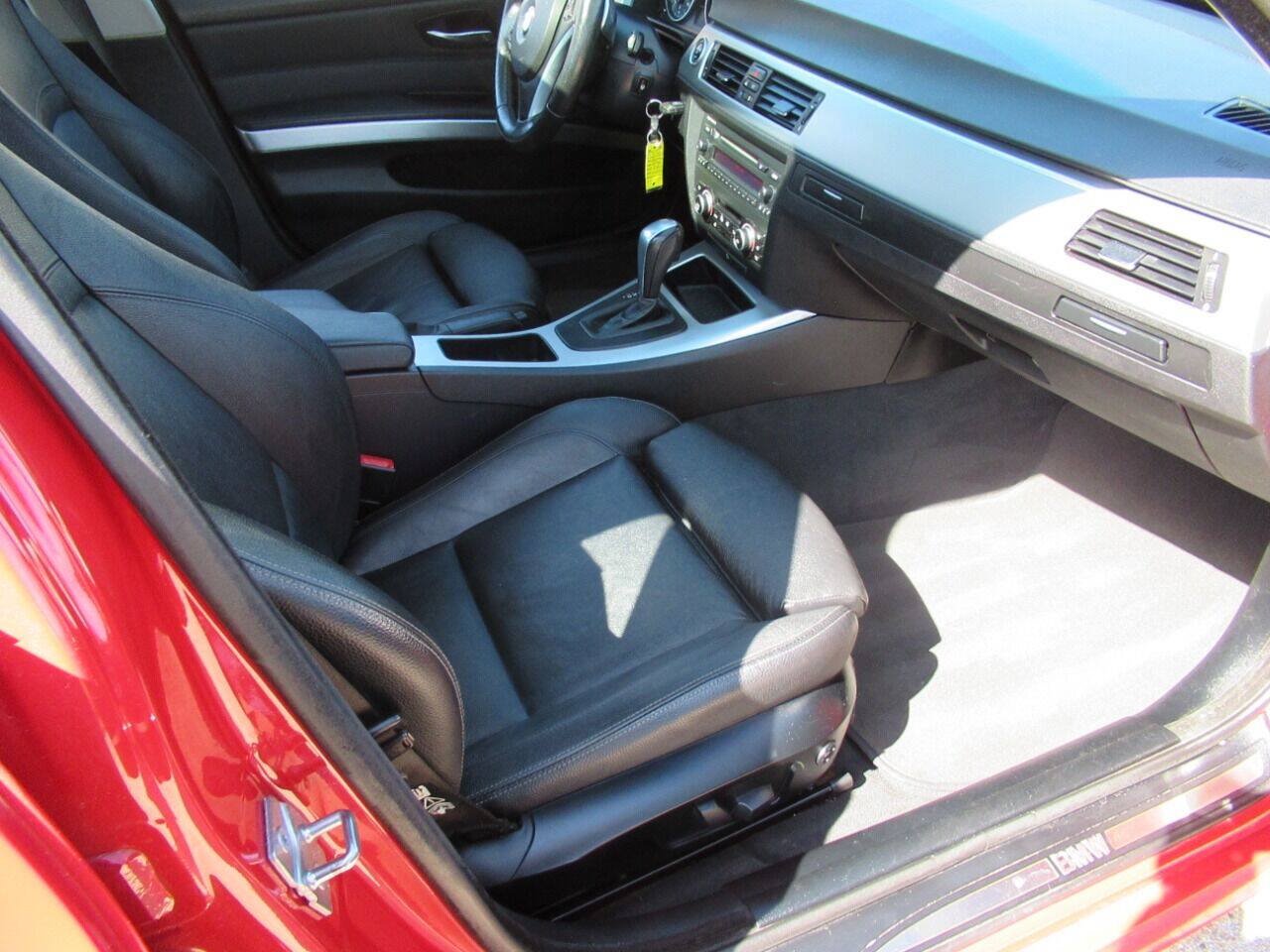 Used 2010 BMW 328i xDrive Sedan AWD/4WD image 16