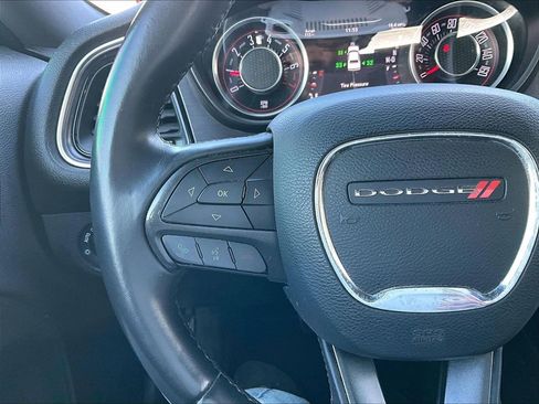 Used 2015 Dodge Challenger SXT image 15