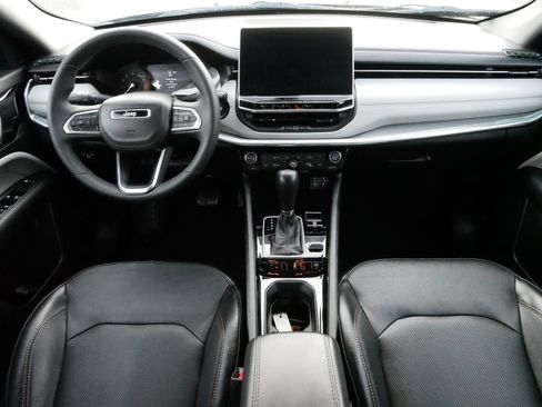 Used 2023 Jeep Compass Limited image 10