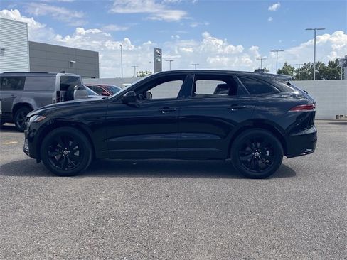 Used 2025 Jaguar F-PACE R-Dynamic S image 31