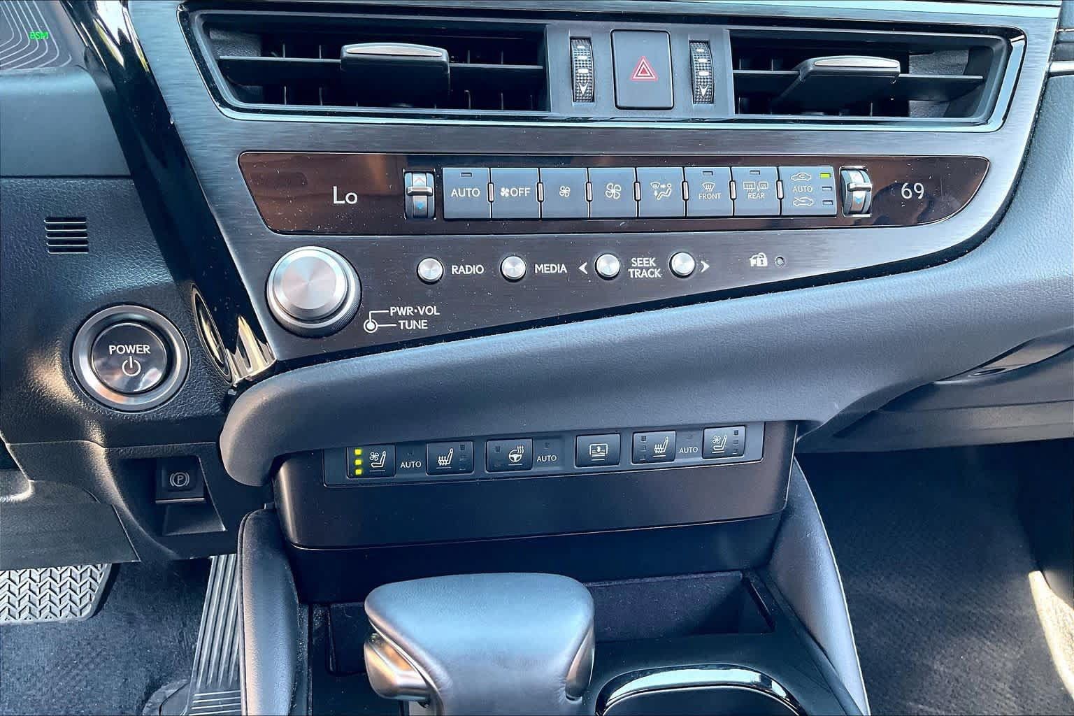 Used 2024 Lexus ES 300h Ultra Luxury w/ Accessory Package (Z2) FWD image 32