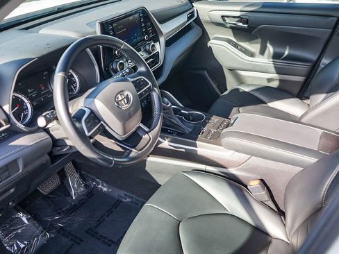 Used 2022 Toyota Highlander XLE image 20