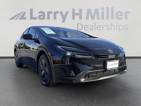 Used 2023 Toyota Prius LE image 2