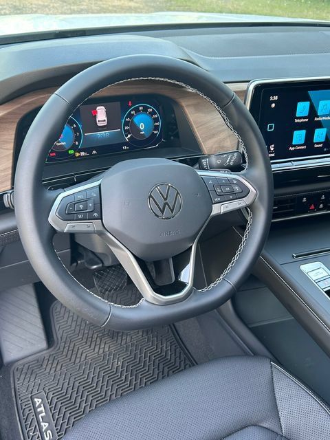 New 2026 Volkswagen Atlas SE FWD image 8