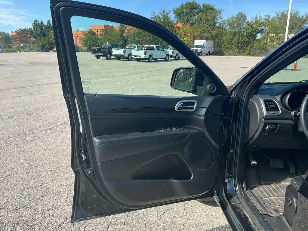 Used 2022 Jeep Grand Cherokee Laredo X AWD/4WD image 9