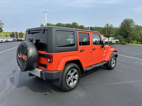 Used 2015 Jeep Wrangler Unlimited Sahara w/ Dual Top Group AWD/4WD image 7