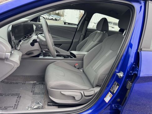 Used 2024 Hyundai Elantra SEL image 11