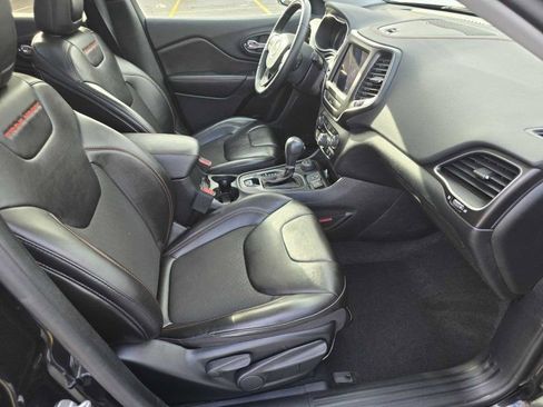 Used 2020 Jeep Cherokee Trailhawk w/ Comfort/Convenience Group AWD/4WD image 4