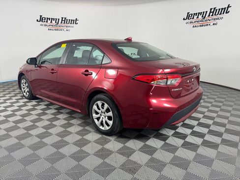Used 2022 Toyota Corolla LE image 8