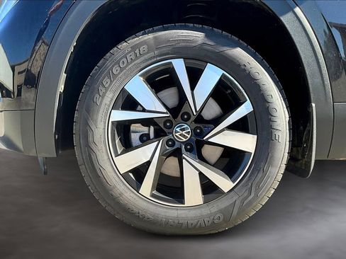 Used 2021 Volkswagen Atlas Cross Sport SE image 39