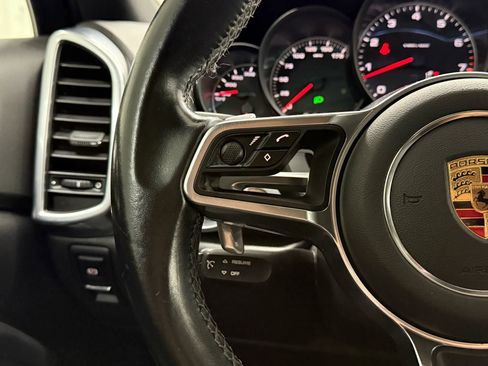 Used 2018 Porsche Cayenne Platinum Edition image 22