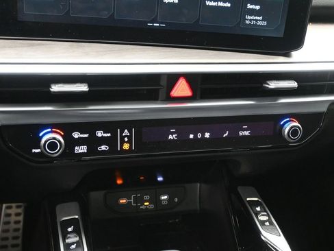 Used 2026 Kia Sorento SX image 19