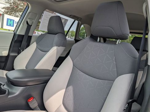 Used 2025 Toyota RAV4 XLE w/ Convenience Package AWD/4WD image 19
