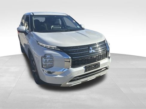 Used 2024 Mitsubishi Outlander SE image 30