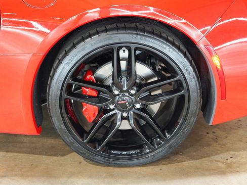 Used 2019 Chevrolet Corvette Stingray Coupe w/ Carbon Flash Badge Package RWD image 58