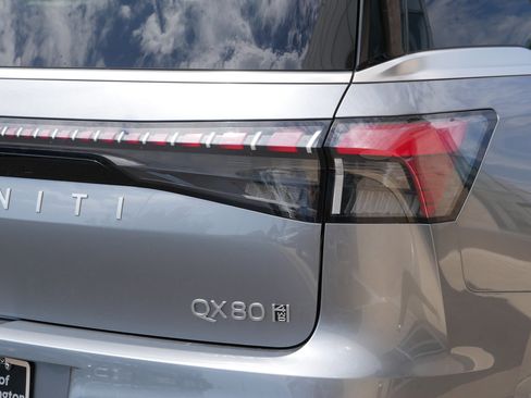 Certified 2025 INFINITI QX80 Sensory image 17