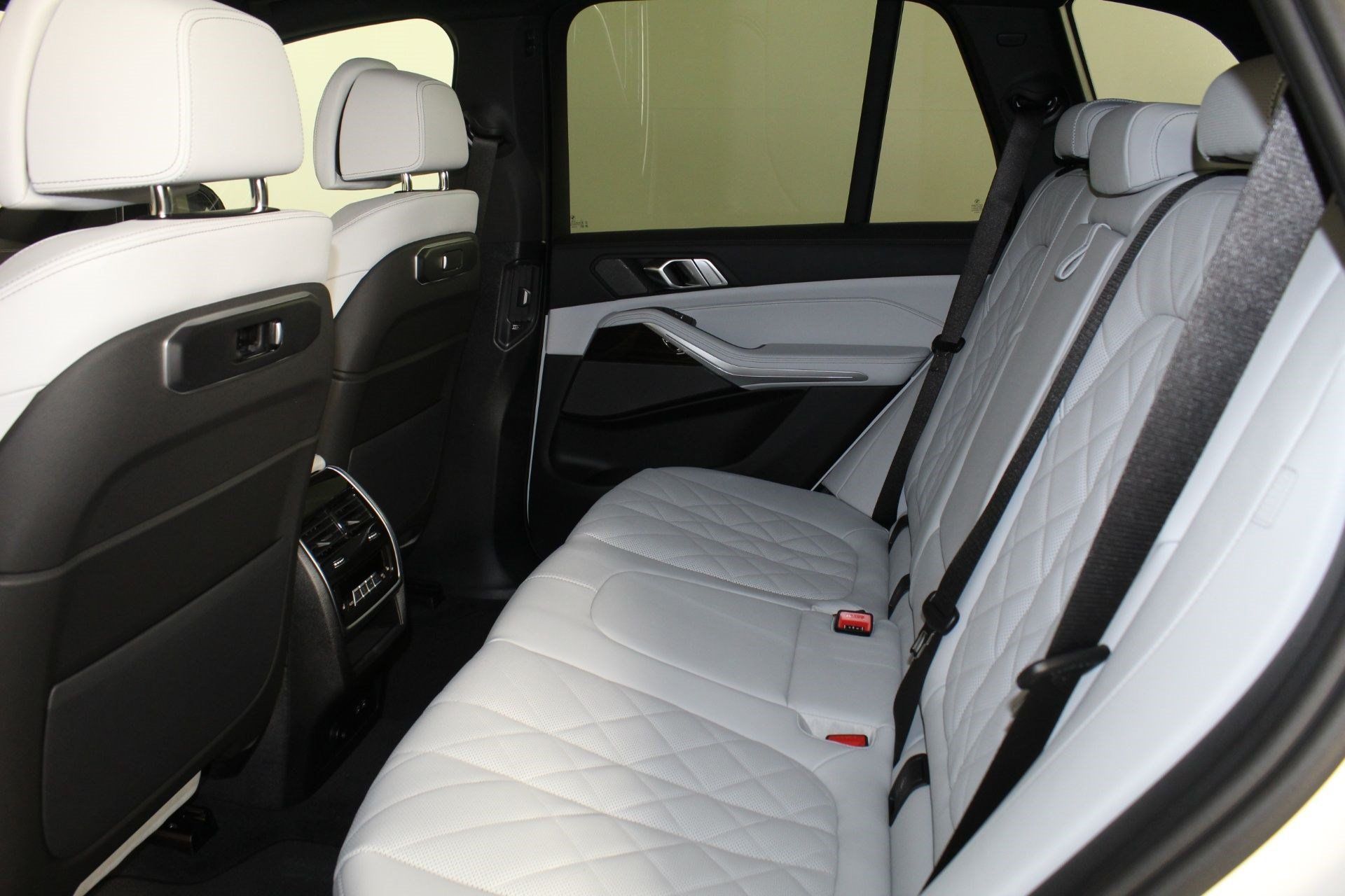 Used 2026 BMW X5 xDrive40i w/ M Sport Package AWD/4WD image 22