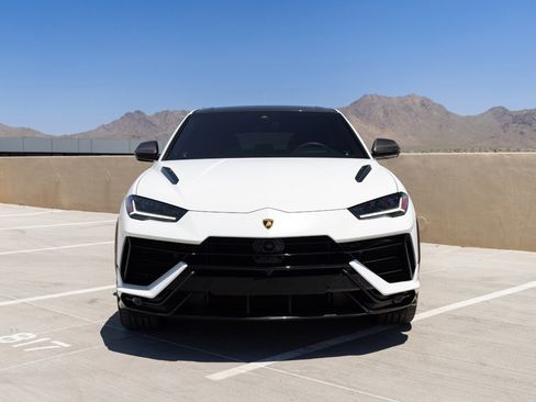 Used 2023 Lamborghini Urus Performante AWD/4WD image 3