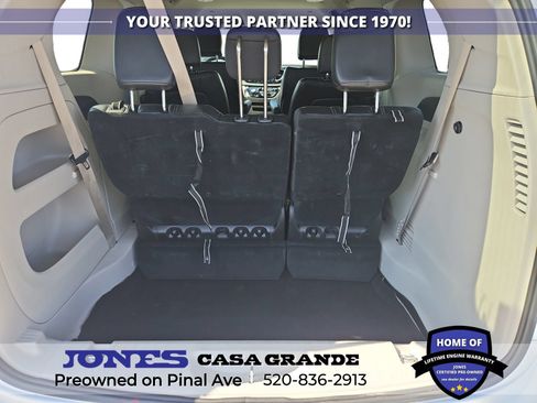 Used 2024 Chrysler Pacifica Touring-L FWD image 21