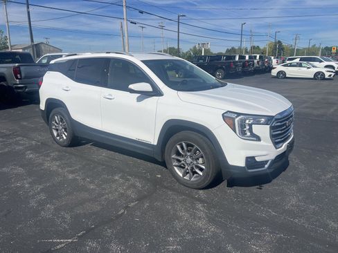 Used 2024 GMC Terrain SLT AWD/4WD image 2