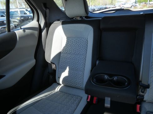Used 2022 Chevrolet Equinox LS AWD/4WD image 12
