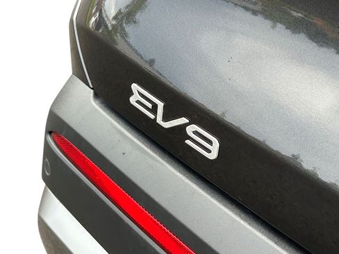 Used 2024 Kia EV9 Wind AWD/4WD image 35