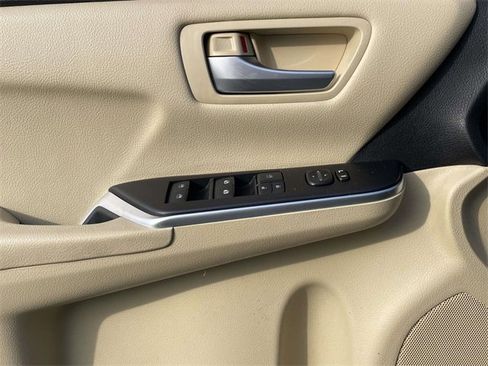 Used 2015 Toyota Camry LE image 16