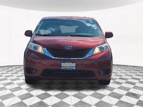Used 2017 Toyota Sienna LE AWD/4WD image 7