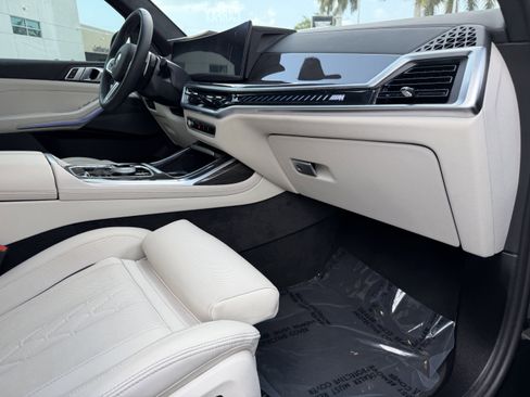 Used 2025 BMW X7 M60i image 12