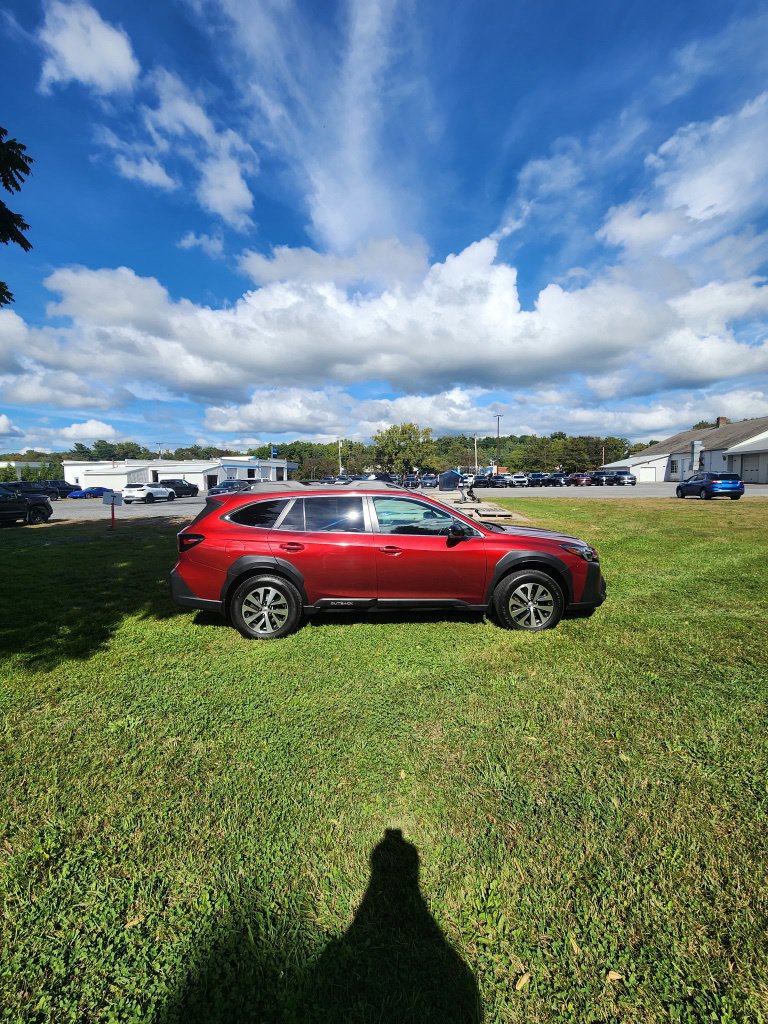 Used 2024 Subaru Outback Premium AWD/4WD image 12