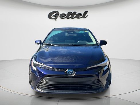Used 2025 Toyota Corolla LE FWD image 2