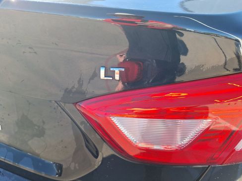 Used 2017 Chevrolet Cruze LT w/ Convenience Package image 12