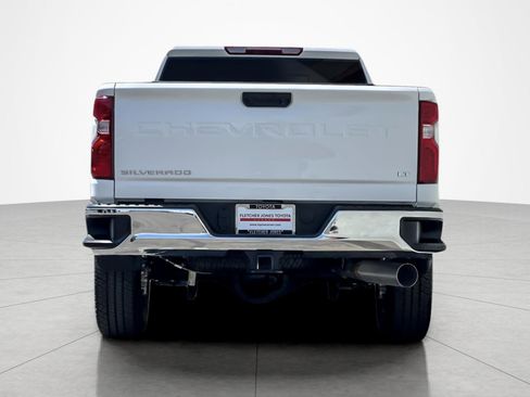 Used 2025 Chevrolet Silverado 2500 LT w/ Convenience Package AWD/4WD image 4