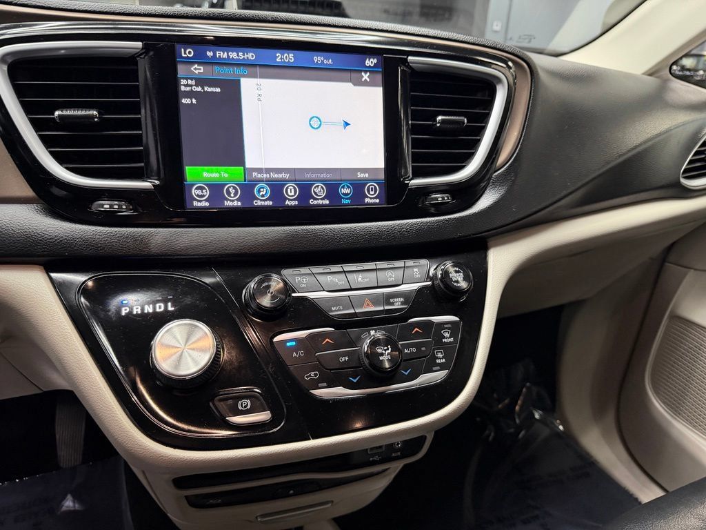 Used 2018 Chrysler Pacifica Touring-L Plus w/ Advanced Safetytec Group FWD image 25