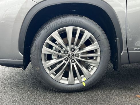 New 2026 Toyota Highlander Platinum image 5