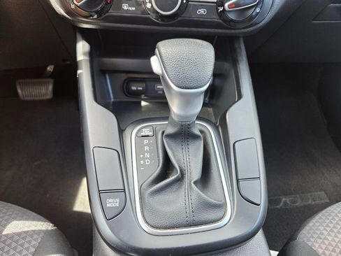 Used 2025 Kia Soul LX w/ LX Technology Package FWD image 18
