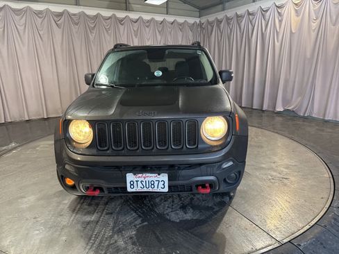 Used 2016 Jeep Renegade Trailhawk image 2