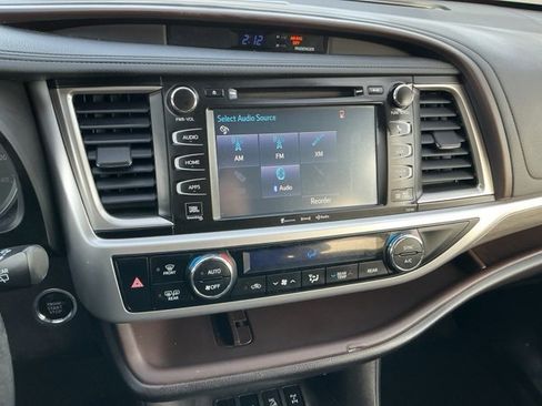 Used 2018 Toyota Highlander Limited image 16