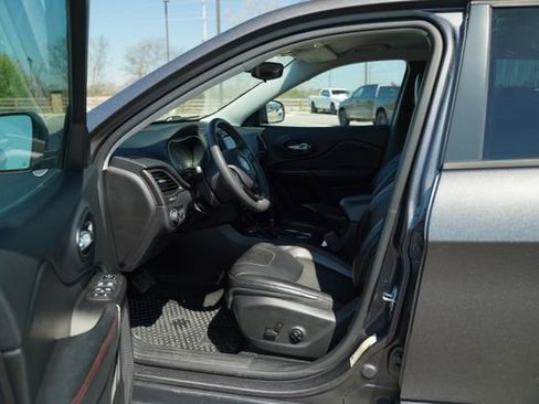 Used 2021 Jeep Cherokee Trailhawk image 12