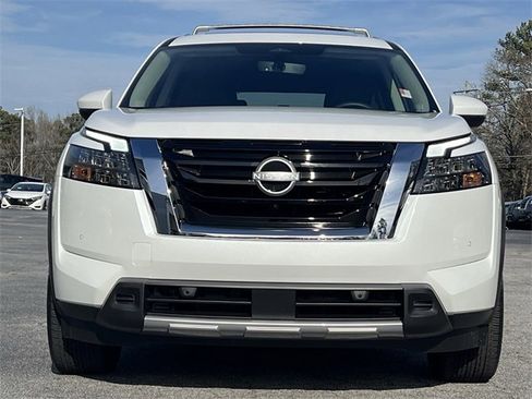 Certified 2025 Nissan Pathfinder SL w/ SL Premium Package image 3