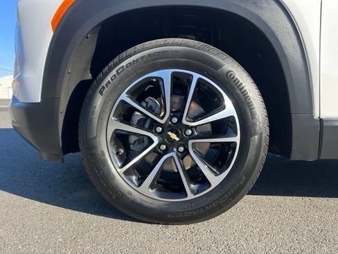 Used 2025 Chevrolet TrailBlazer LT AWD/4WD image 12