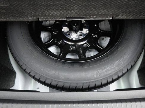 New 2025 Volkswagen Tiguan SE image 29