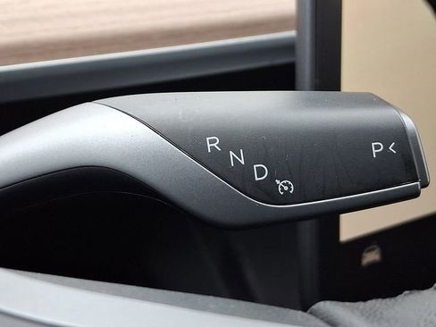 Used 2023 Tesla Model Y Long Range image 19