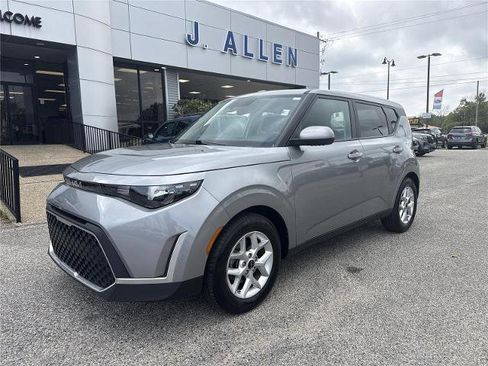 Used 2024 Kia Soul LX w/ Option Group 015 FWD image 1