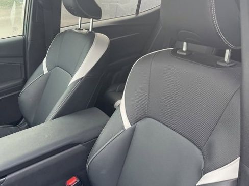 Used 2025 Toyota Camry SE image 11