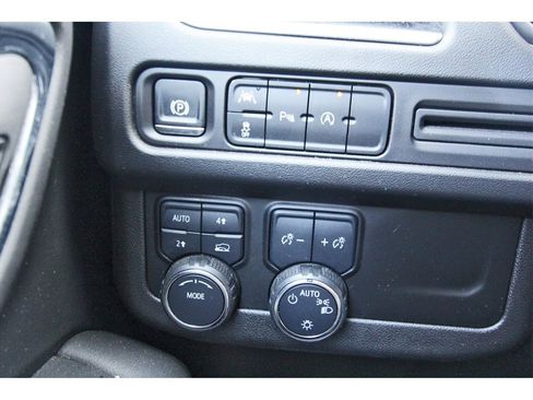 Used 2024 Chevrolet Suburban LT image 16