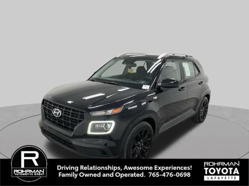Used 2020 Hyundai Venue SEL w/ Convenience + Premium Package FWD image 2
