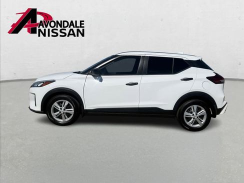 Certified 2025 Nissan Kicks Play S image 2